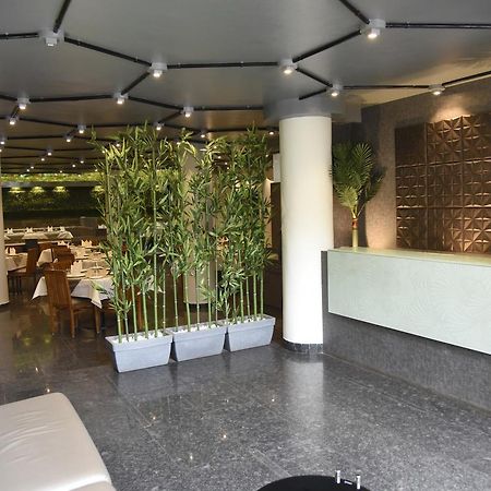 Oyo 10672 Hotel Riviera 纳西克 外观 照片