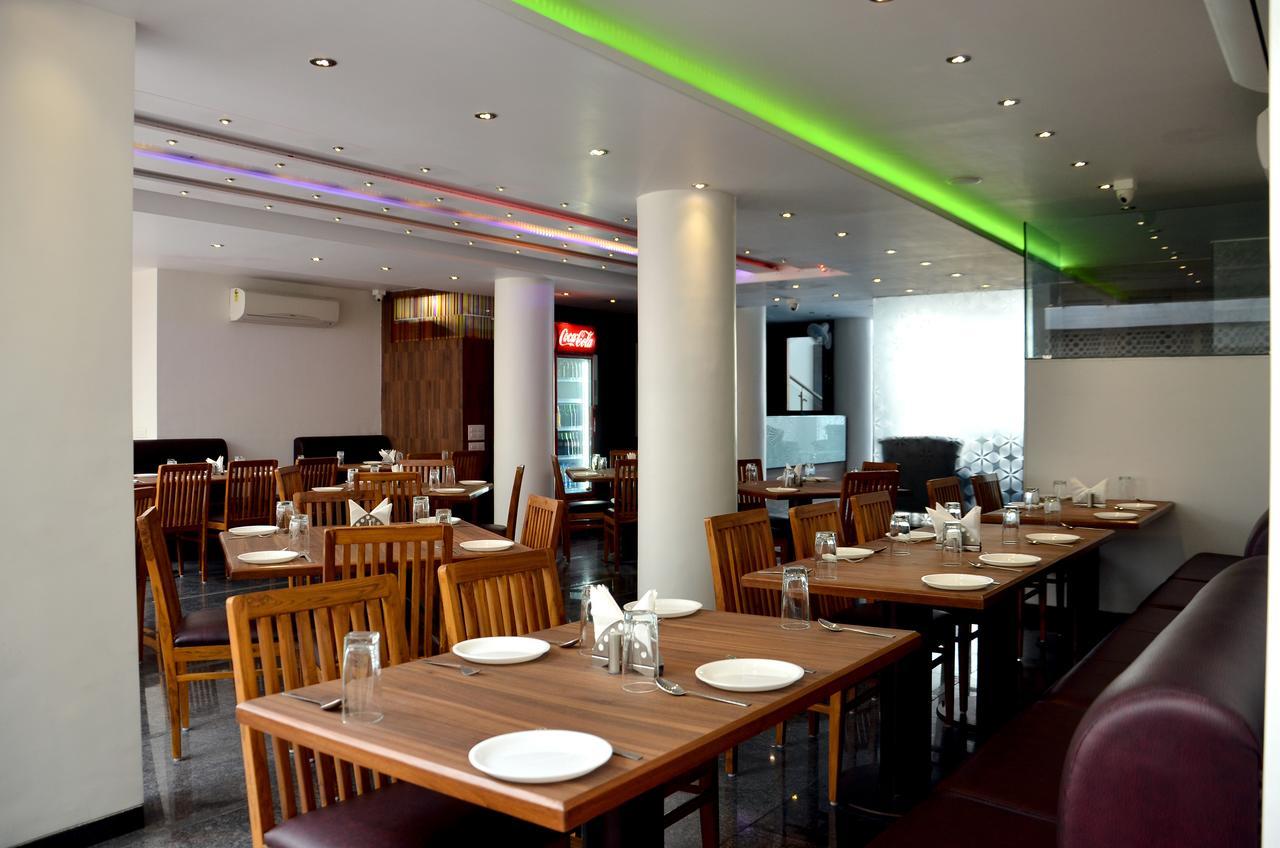 Oyo 10672 Hotel Riviera 纳西克 外观 照片