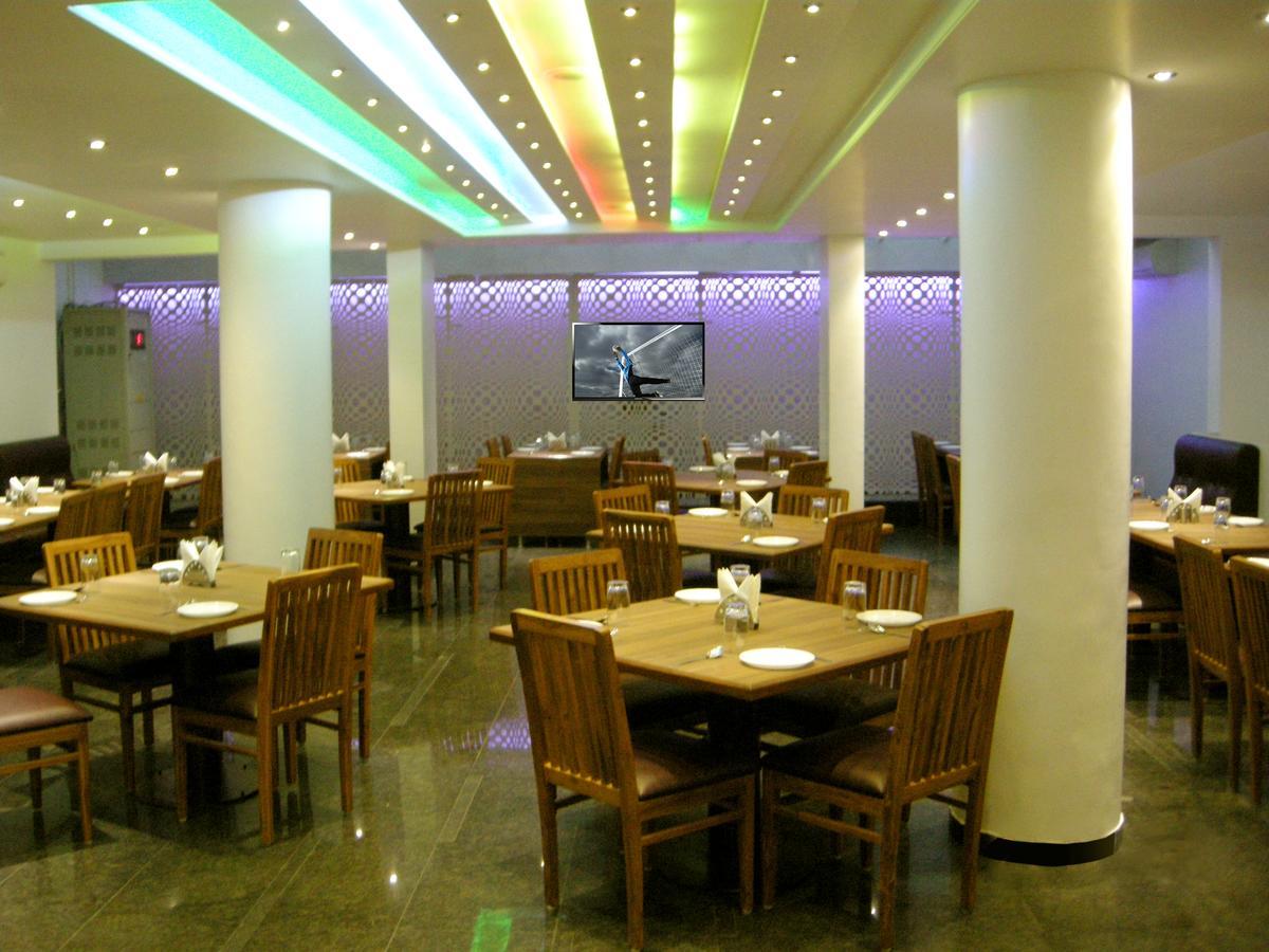 Oyo 10672 Hotel Riviera 纳西克 外观 照片