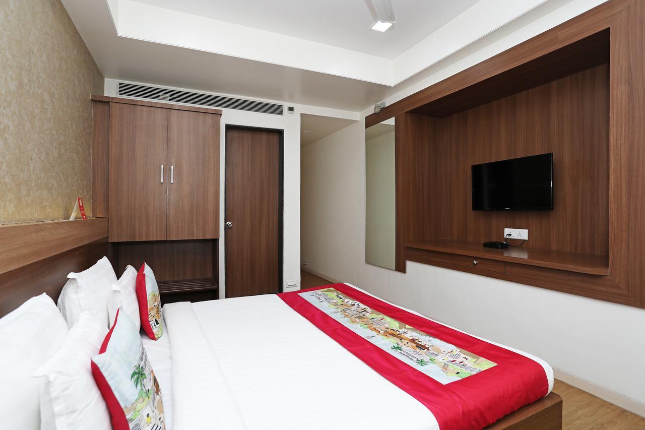 Oyo 10672 Hotel Riviera 纳西克 外观 照片