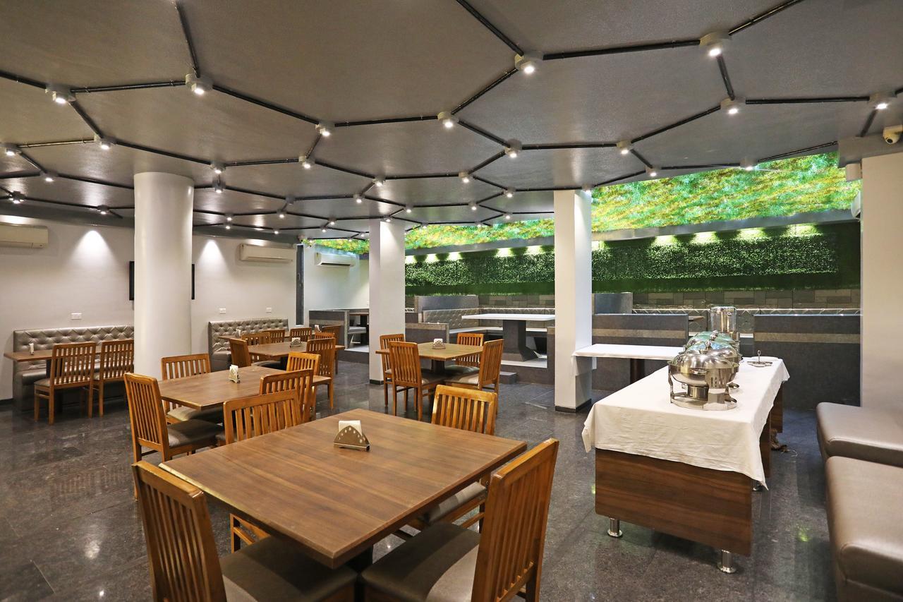 Oyo 10672 Hotel Riviera 纳西克 外观 照片