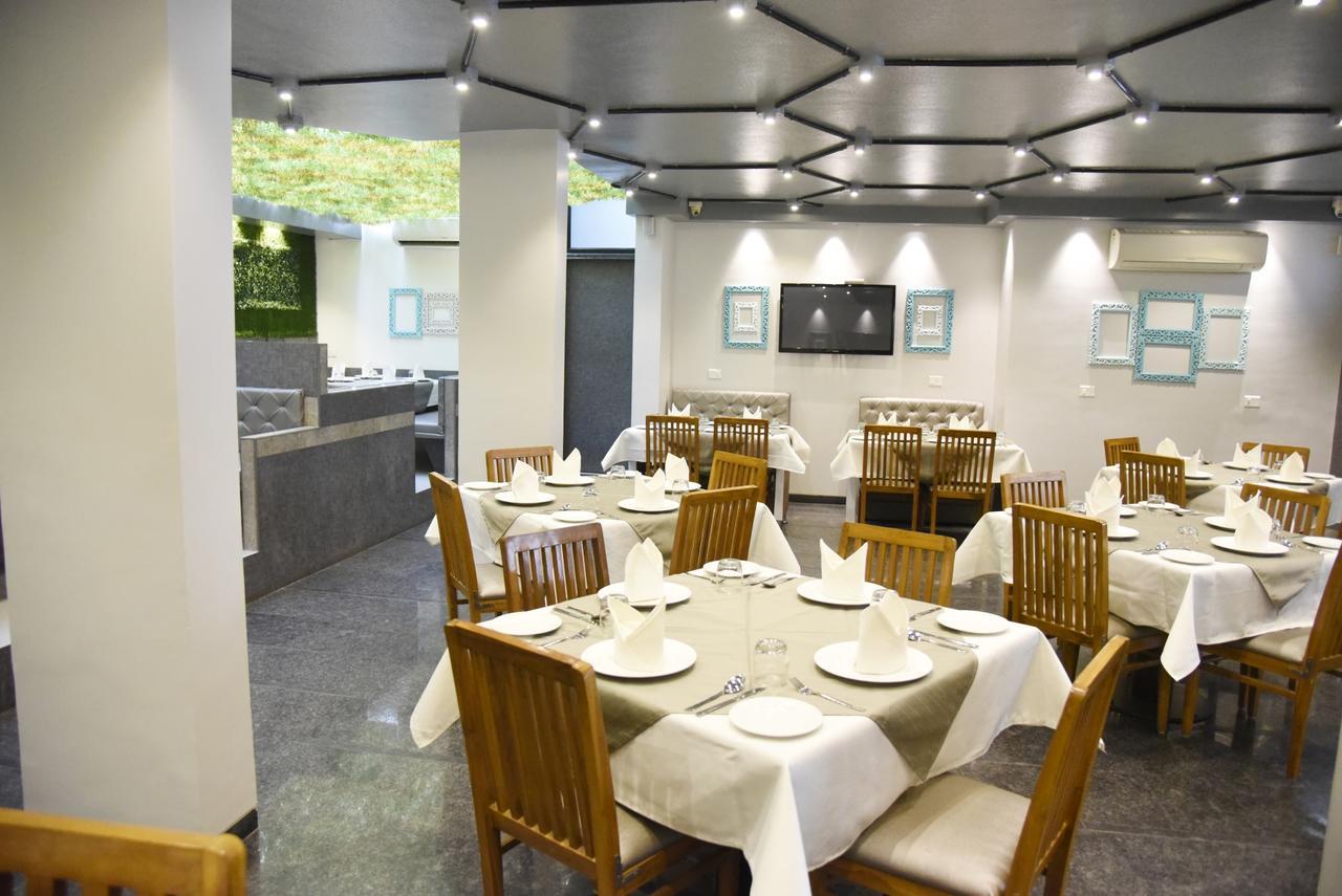 Oyo 10672 Hotel Riviera 纳西克 外观 照片