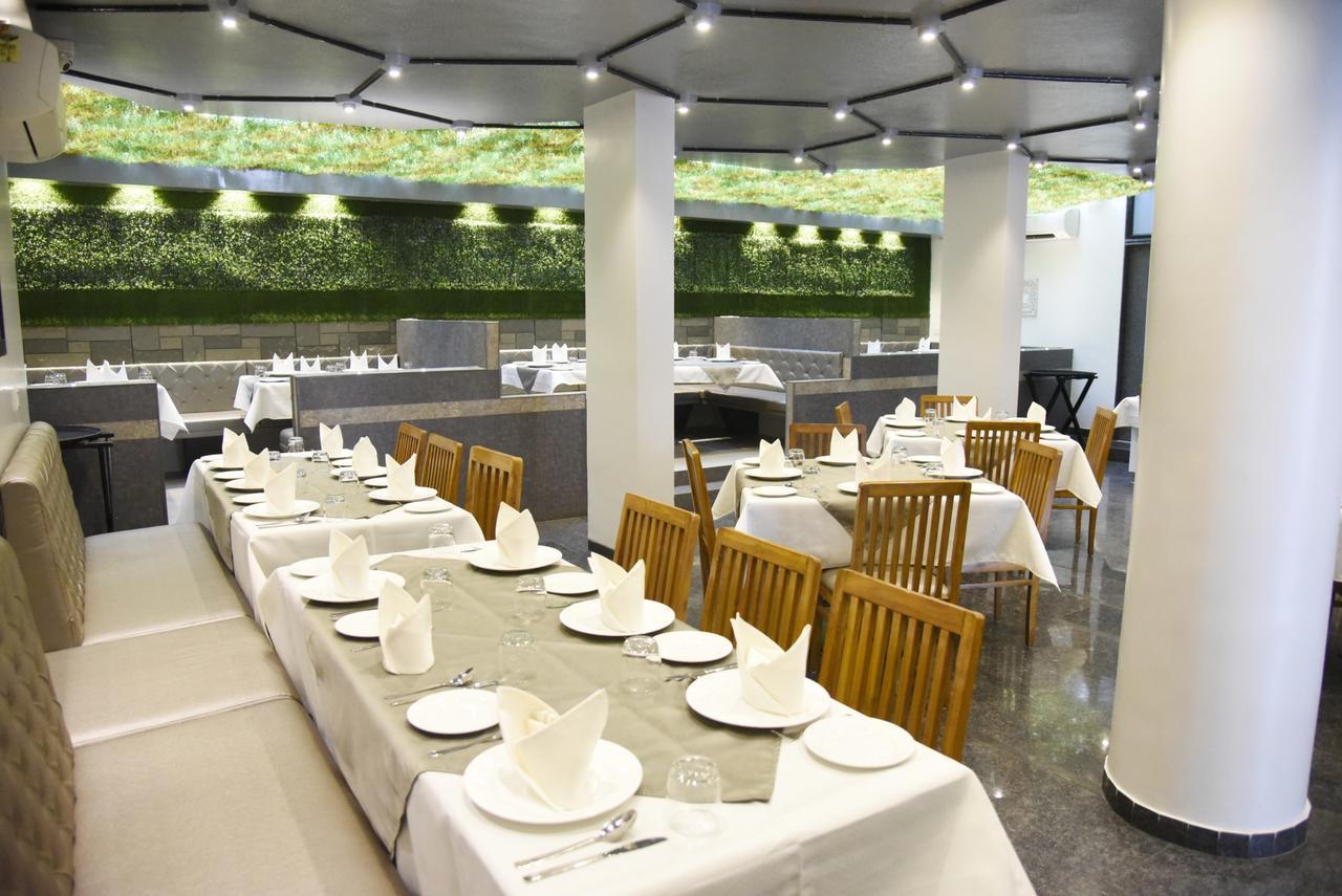 Oyo 10672 Hotel Riviera 纳西克 外观 照片