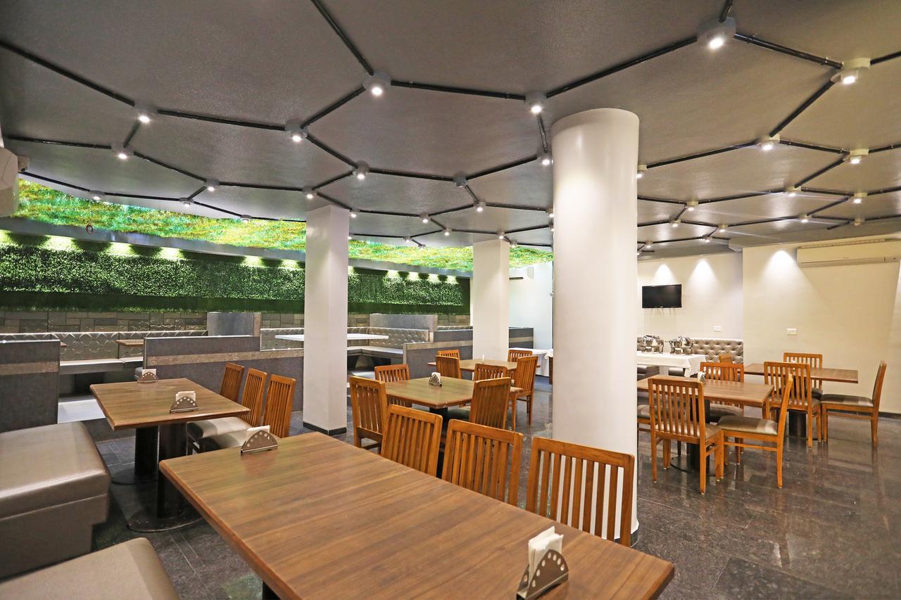 Oyo 10672 Hotel Riviera 纳西克 外观 照片